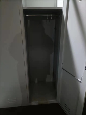 Постучанная вниз 2 толщина Garderobe 0.6mm шкафа металла шкафчика двери стальных
